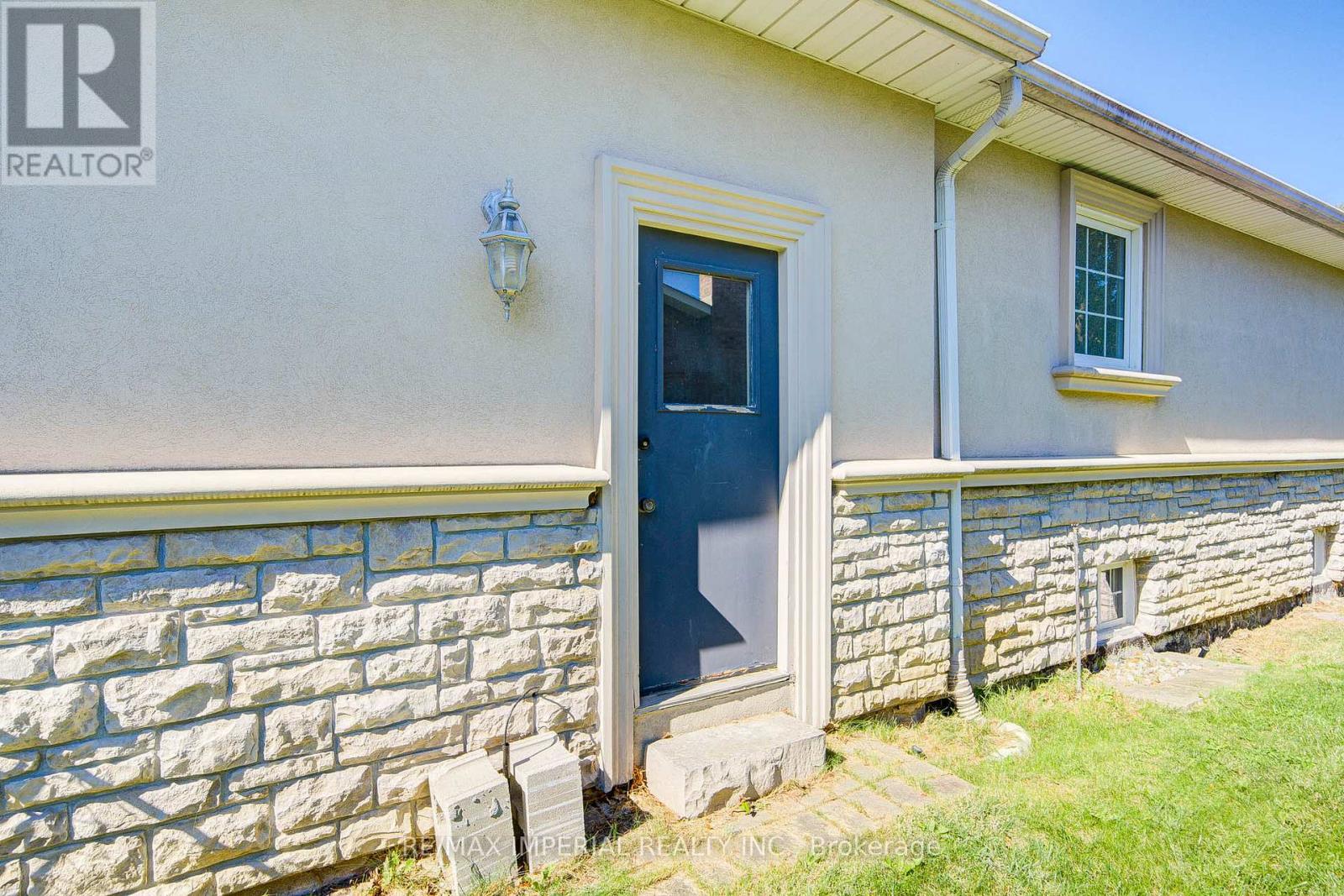 Photo 33 of 20 Blackforest Drive, Richmond Hill ON