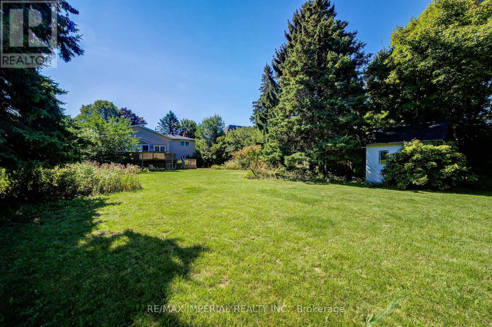 Photo 34 of 20 Blackforest Drive, Richmond Hill ON