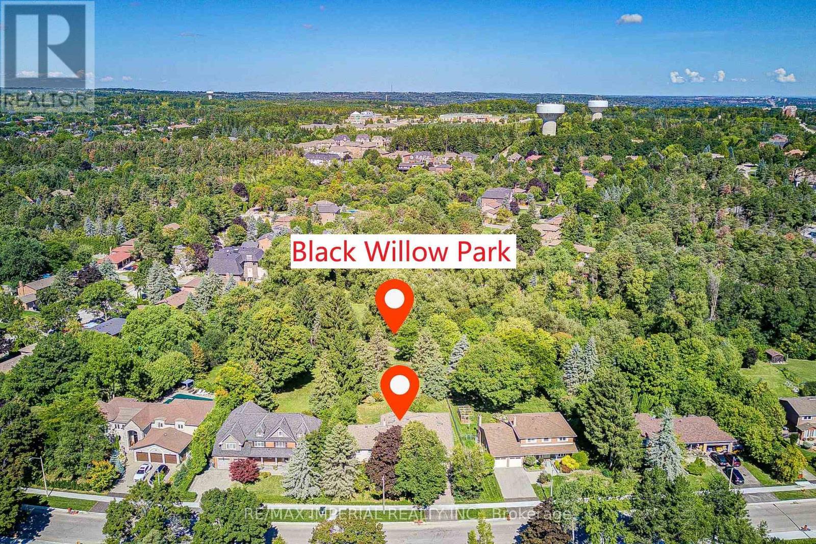 Photo 35 of 20 Blackforest Drive, Richmond Hill ON