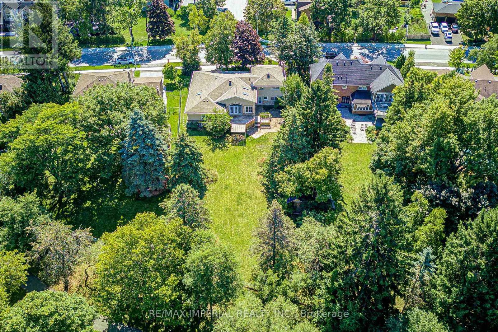 Photo 36 of 20 Blackforest Drive, Richmond Hill ON