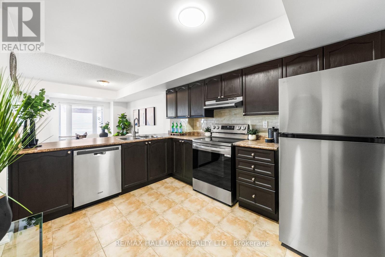 Photo 12 of 213 308 John Street, Markham ON