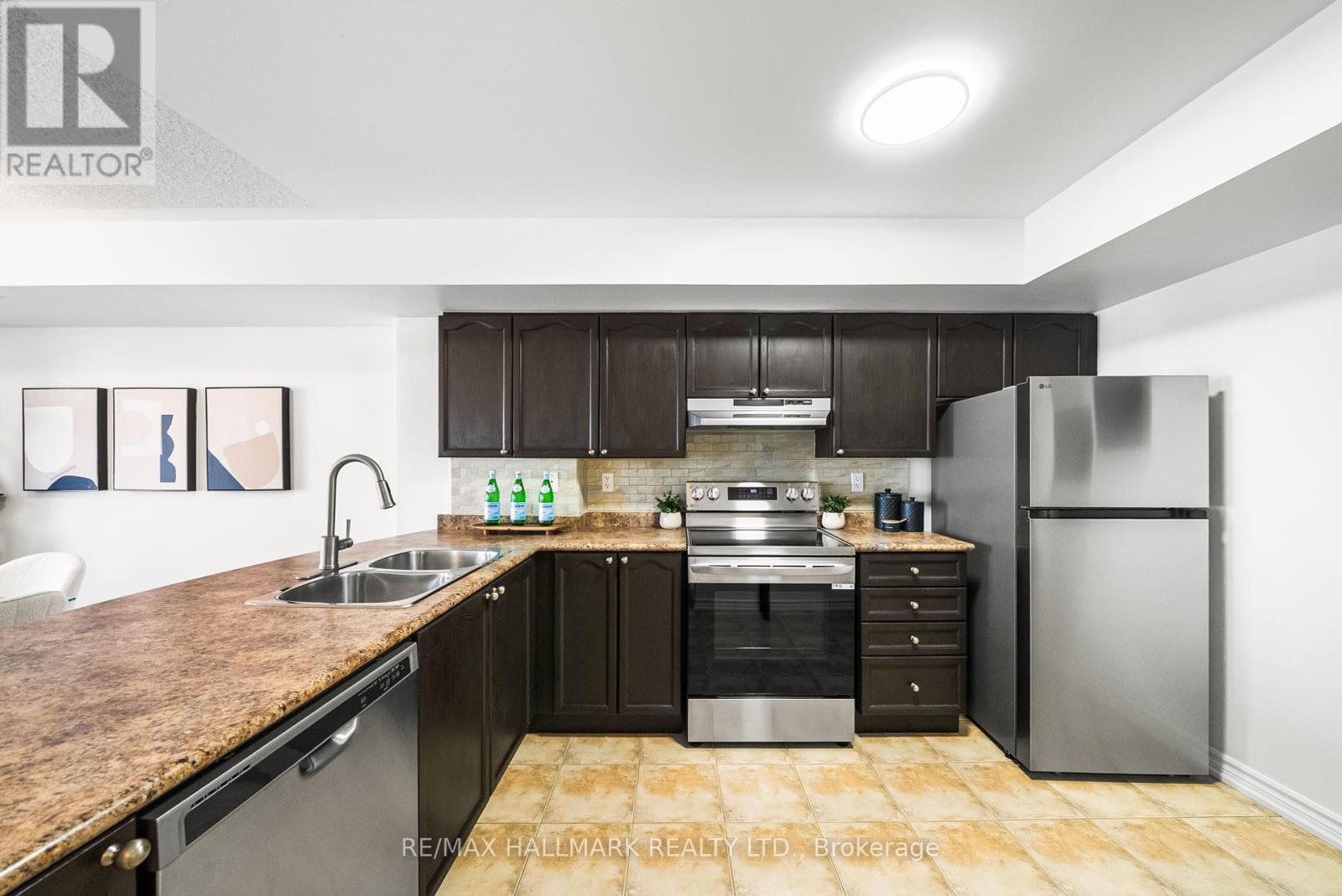 Photo 13 of 213 308 John Street, Markham ON