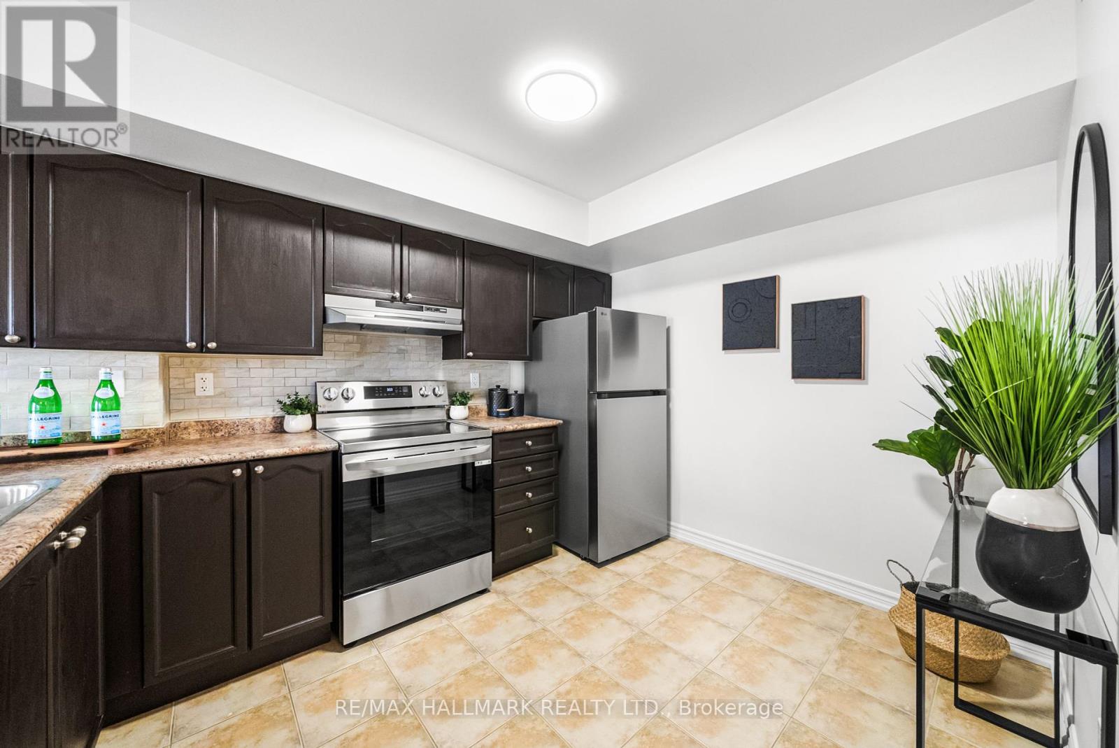 Photo 14 of 213 308 John Street, Markham ON