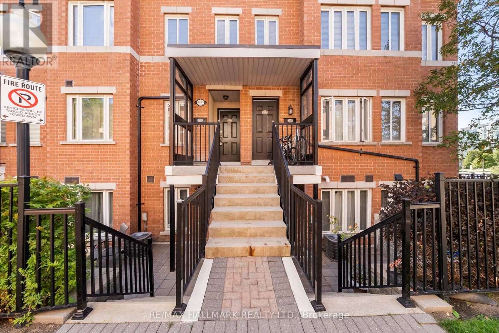 Photo 4 of 213 308 John Street, Markham ON