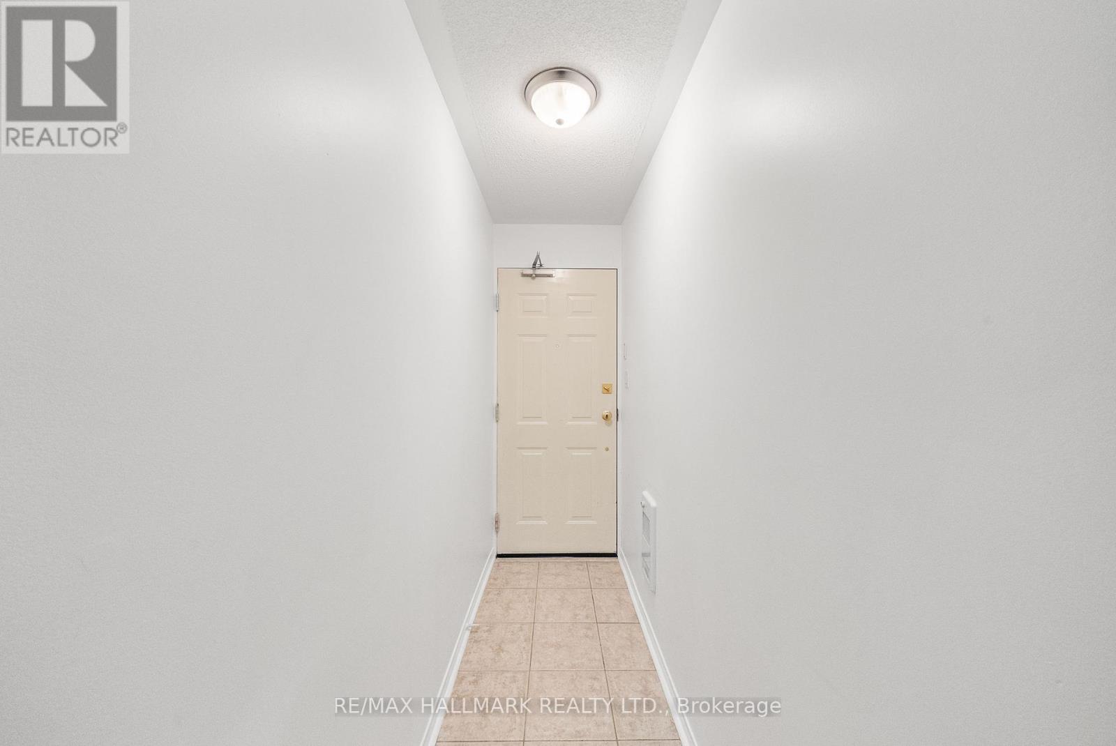 Photo 5 of 213 308 John Street, Markham ON