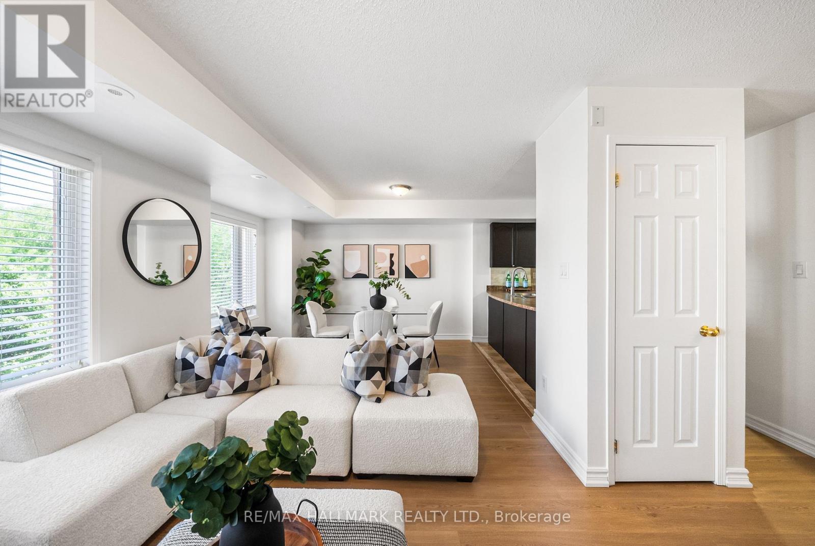 Photo 9 of 213 308 John Street, Markham ON