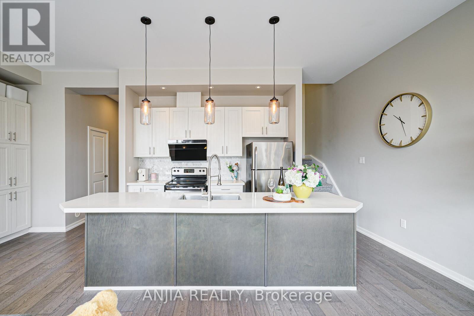 Photo 13 of 156 Glad Park Avenue, Whitchurchstouffville ON