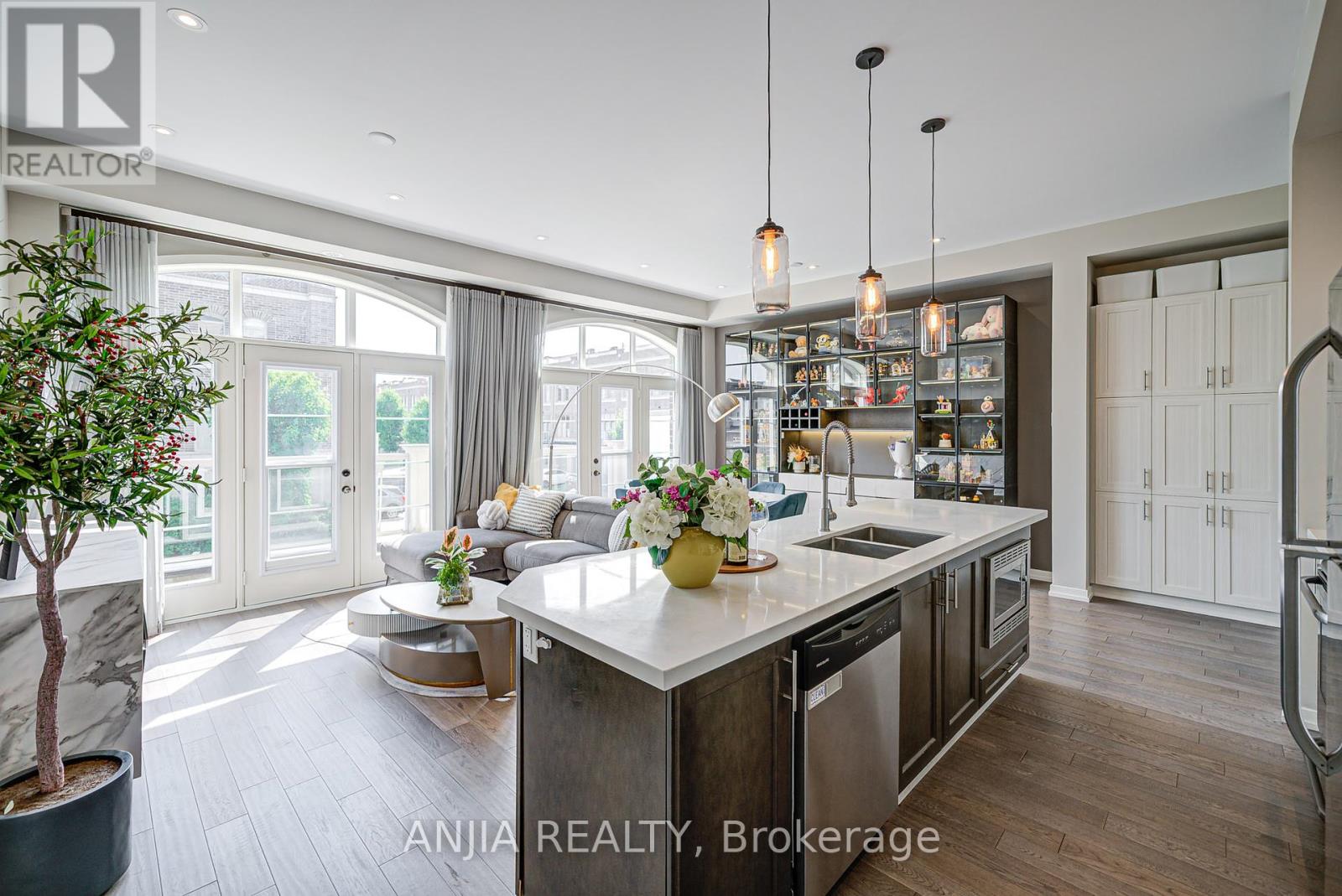 Photo 15 of 156 Glad Park Avenue, Whitchurchstouffville ON
