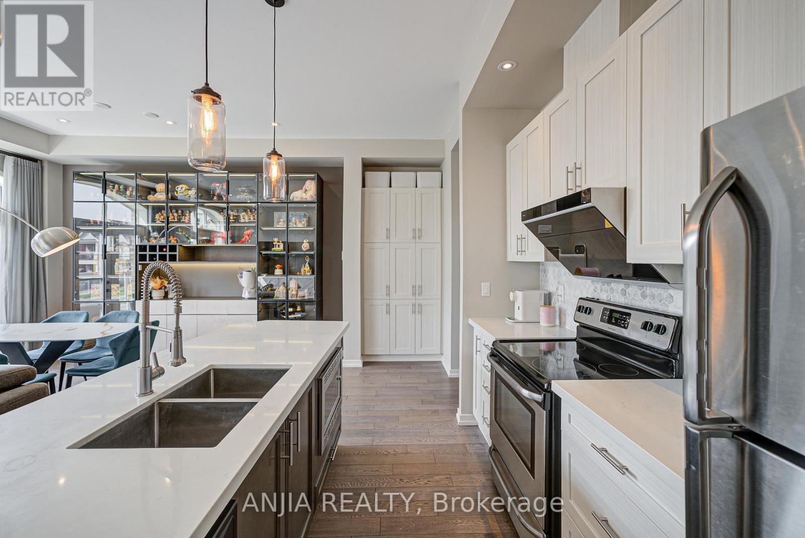 Photo 16 of 156 Glad Park Avenue, Whitchurchstouffville ON