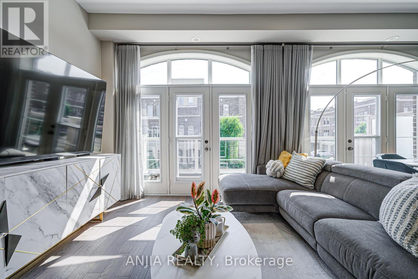 Photo 18 of 156 Glad Park Avenue, Whitchurchstouffville ON