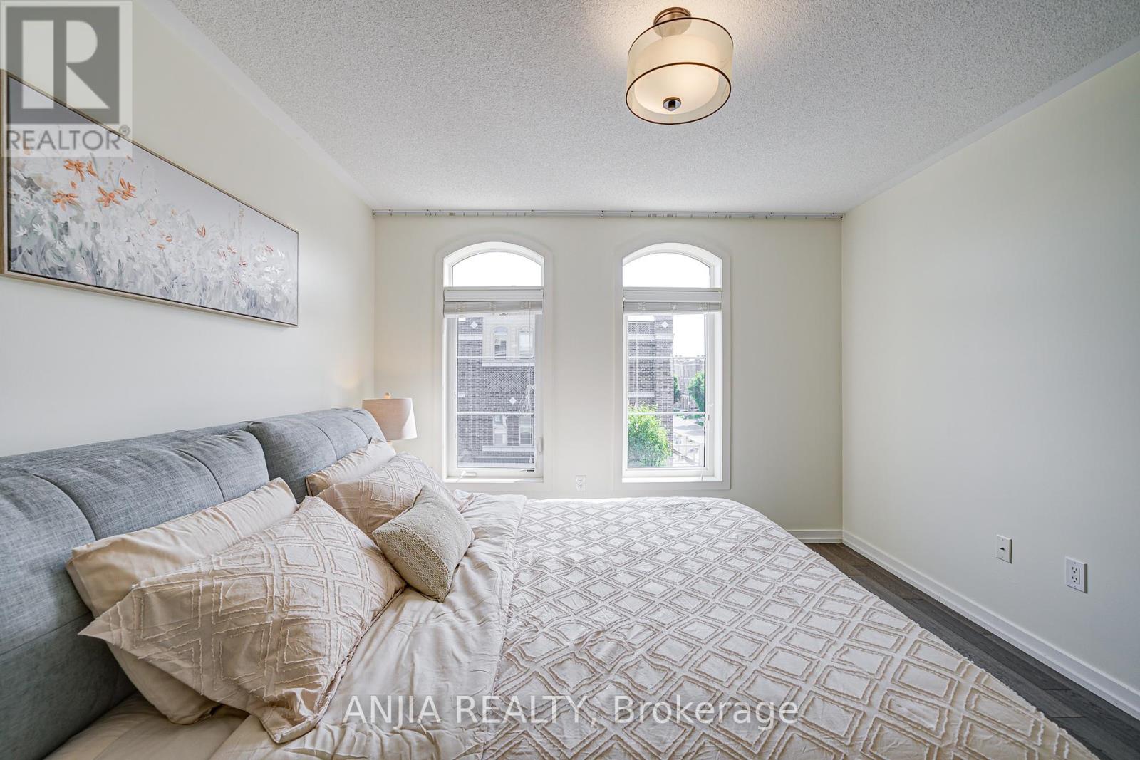 Photo 35 of 156 Glad Park Avenue, Whitchurchstouffville ON