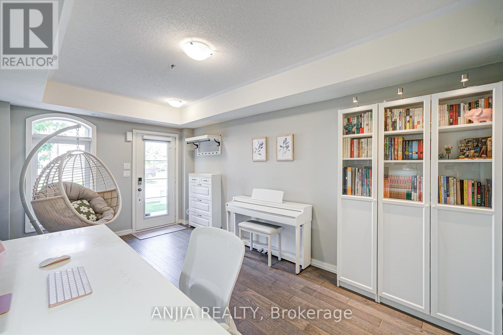 Photo 9 of 156 Glad Park Avenue, Whitchurchstouffville ON