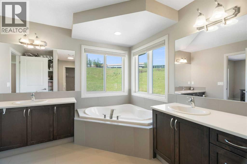 Single Family House for Sale in  Sherwood Mount NW Sherwood Calgary 