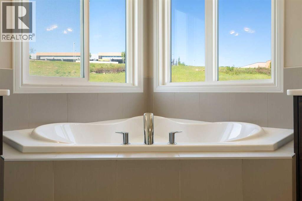 Single Family House for Sale in  Sherwood Mount NW Sherwood Calgary 