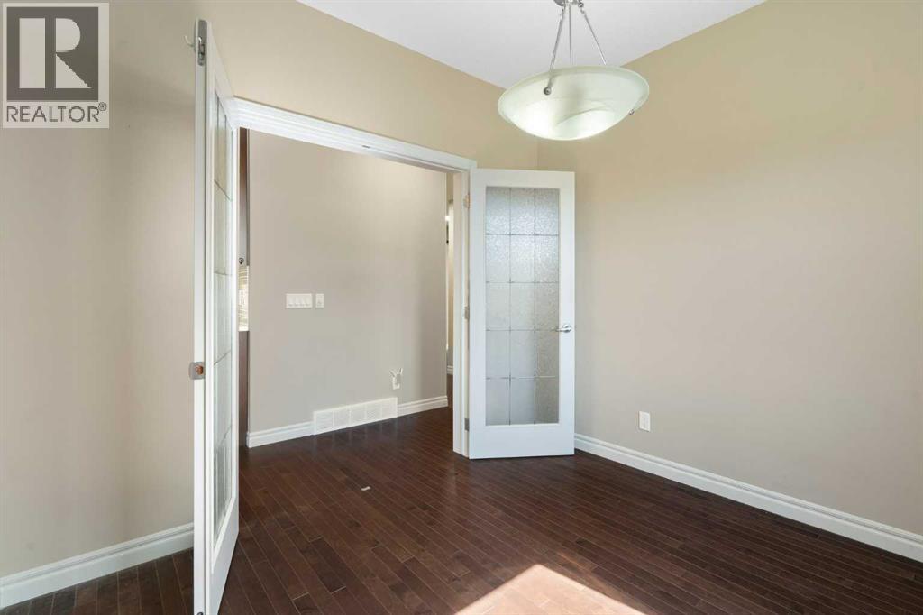 Single Family House for Sale in  Sherwood Mount NW Sherwood Calgary 