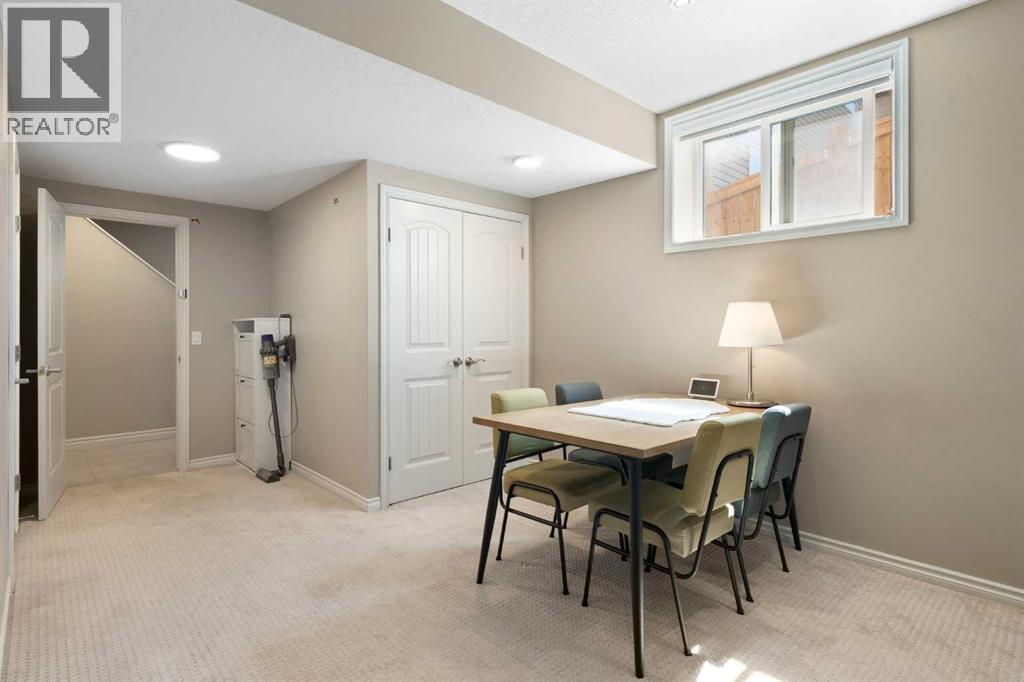 Single Family House for Sale in  Sherwood Mount NW Sherwood Calgary 