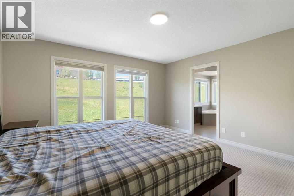 Single Family House for Sale in  Sherwood Mount NW Sherwood Calgary 