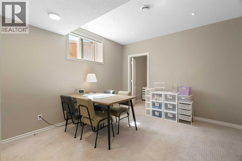 Single Family House for Sale in  Sherwood Mount NW Sherwood Calgary 