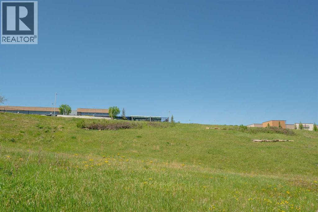 Single Family House for Sale in  Sherwood Mount NW Sherwood Calgary 