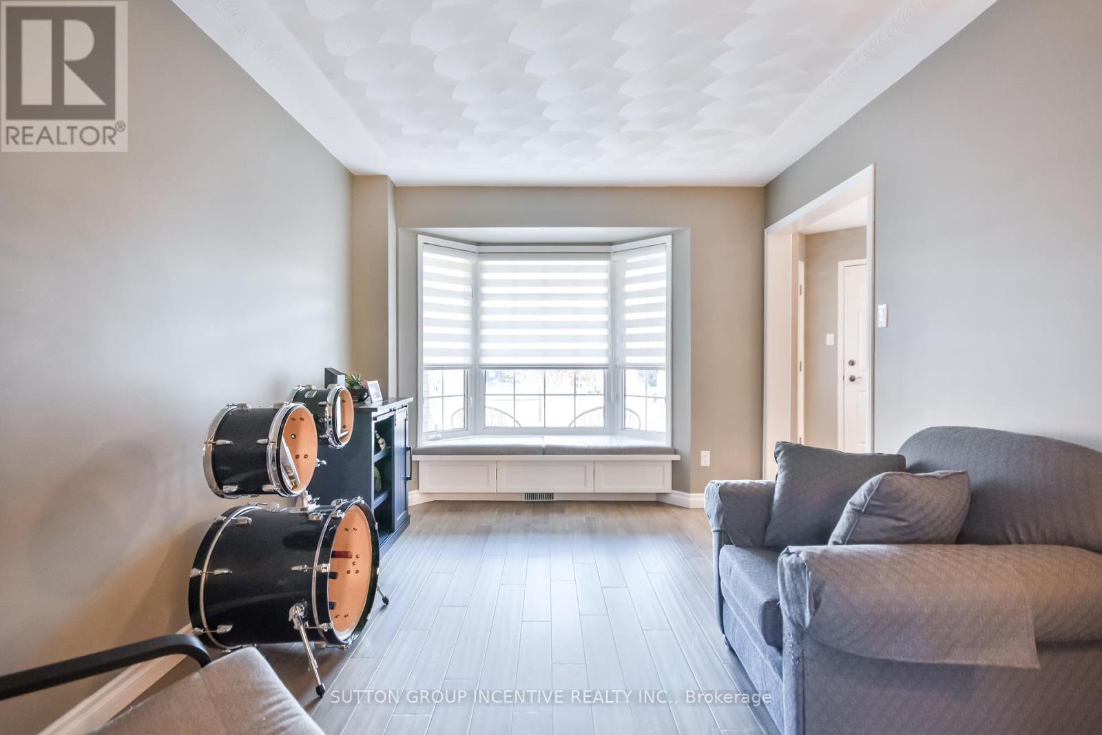 Photo 12 of 53 Taylor Drive, Barrie ON