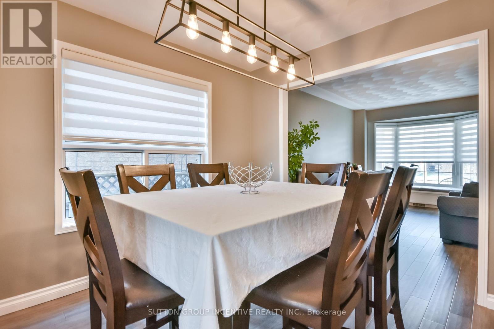 Photo 13 of 53 Taylor Drive, Barrie ON