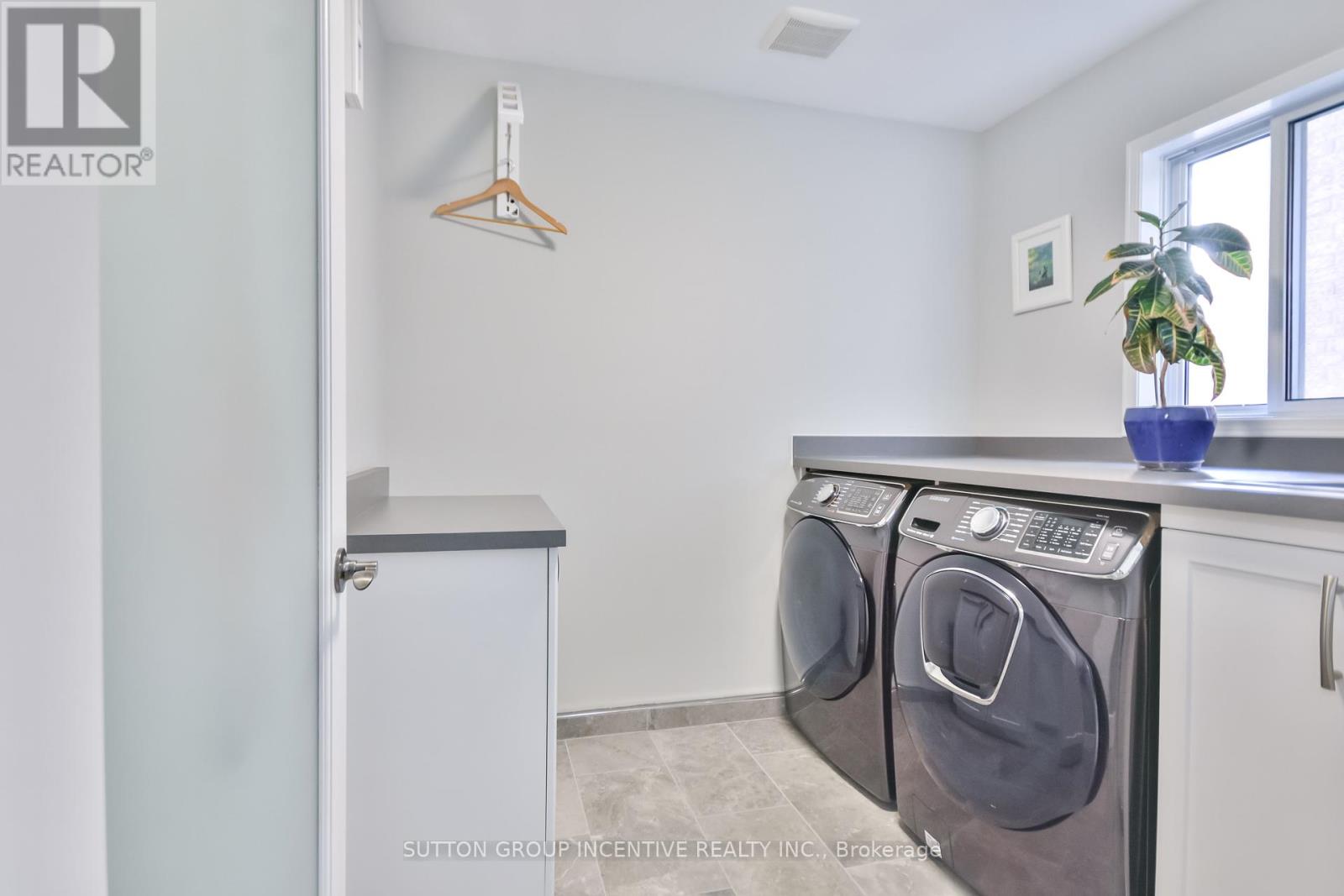 Photo 14 of 53 Taylor Drive, Barrie ON