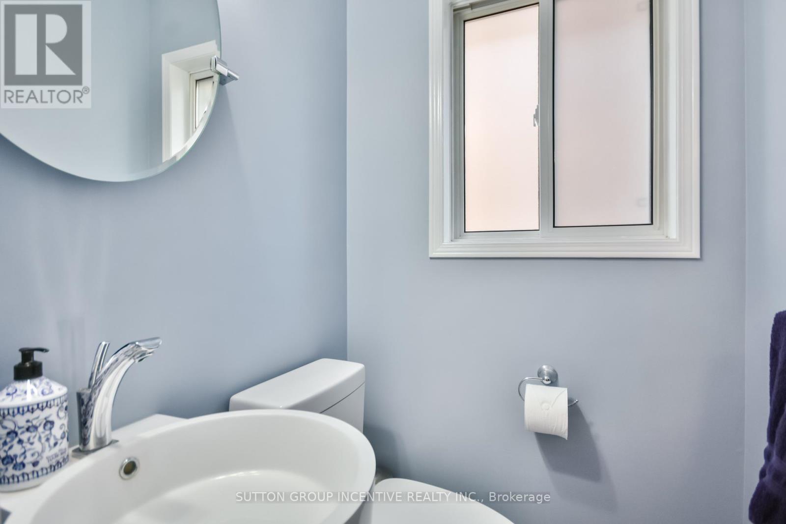 Photo 15 of 53 Taylor Drive, Barrie ON