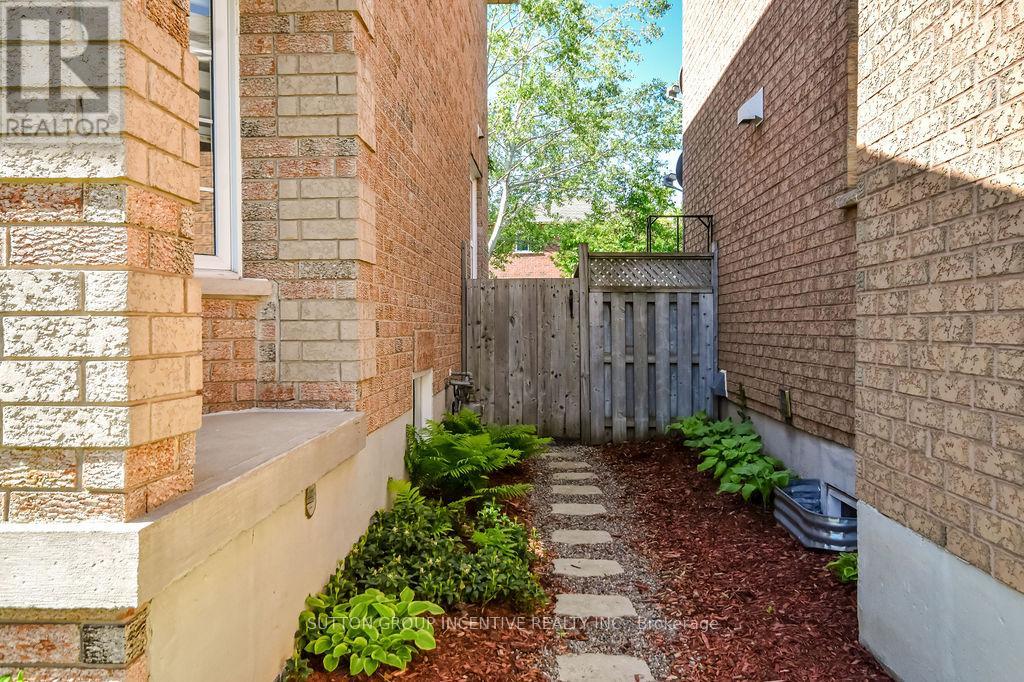 Photo 3 of 53 Taylor Drive, Barrie ON