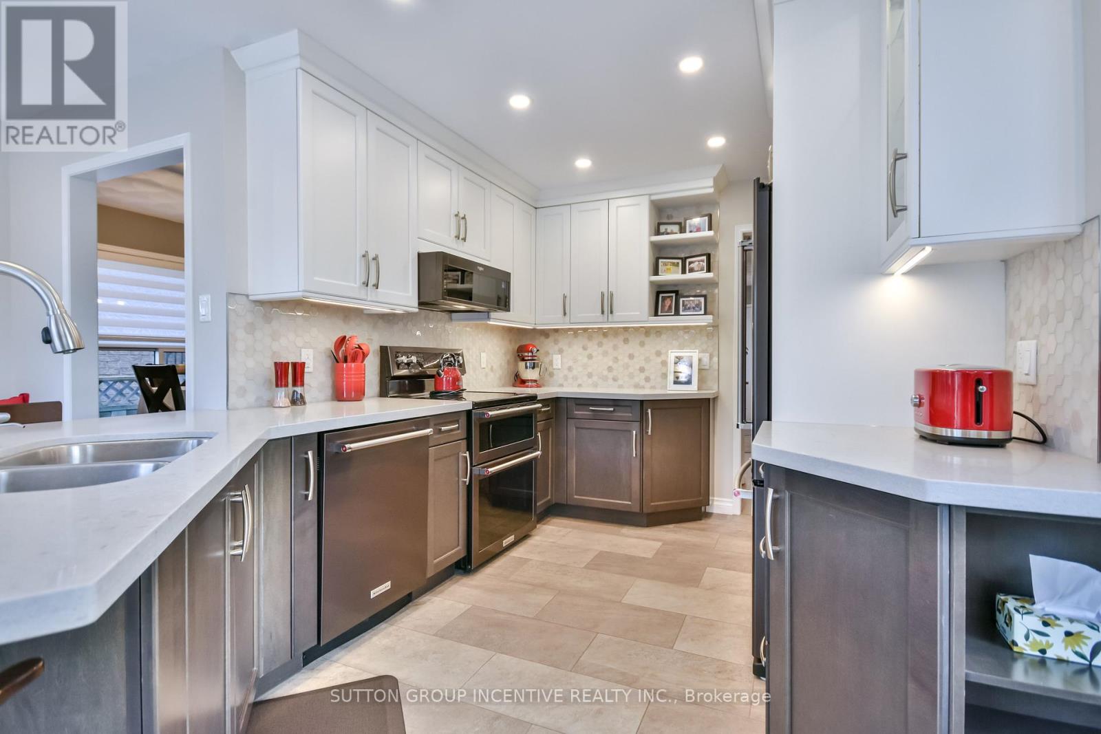 Photo 7 of 53 Taylor Drive, Barrie ON