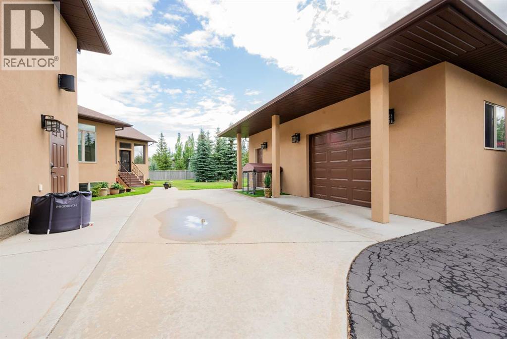 Photo 3 of 5401 Sprucewood Close, Rural Grande Prairie No 1 County Of AB