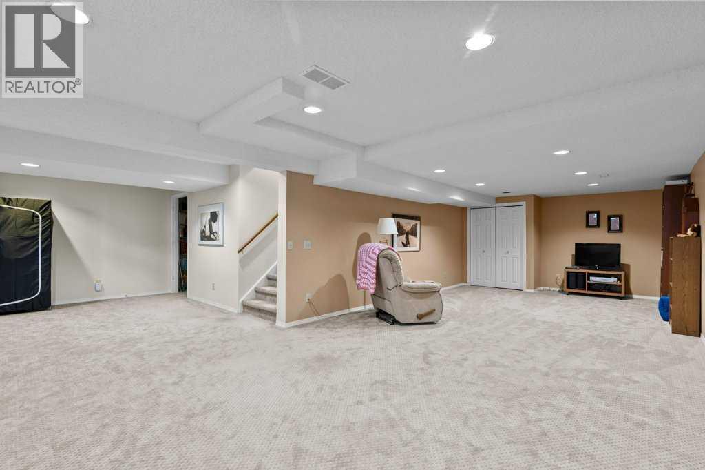 Photo 35 of 179 Douglasbank Drive Se, Calgary AB