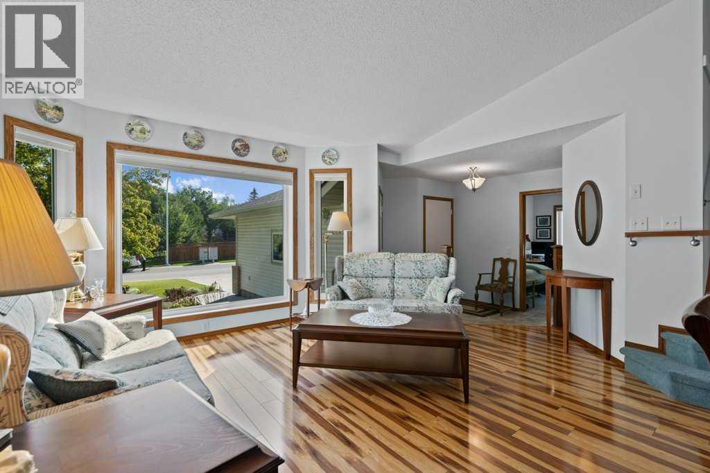 Photo 8 of 179 Douglasbank Drive Se, Calgary AB