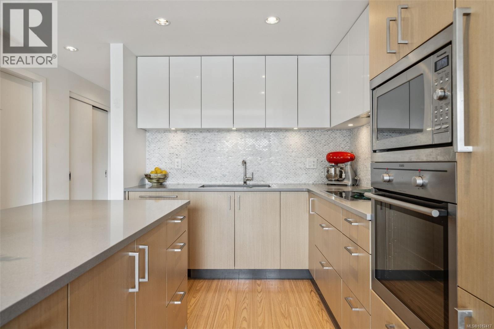 409 838 Broughton Street, Victoria