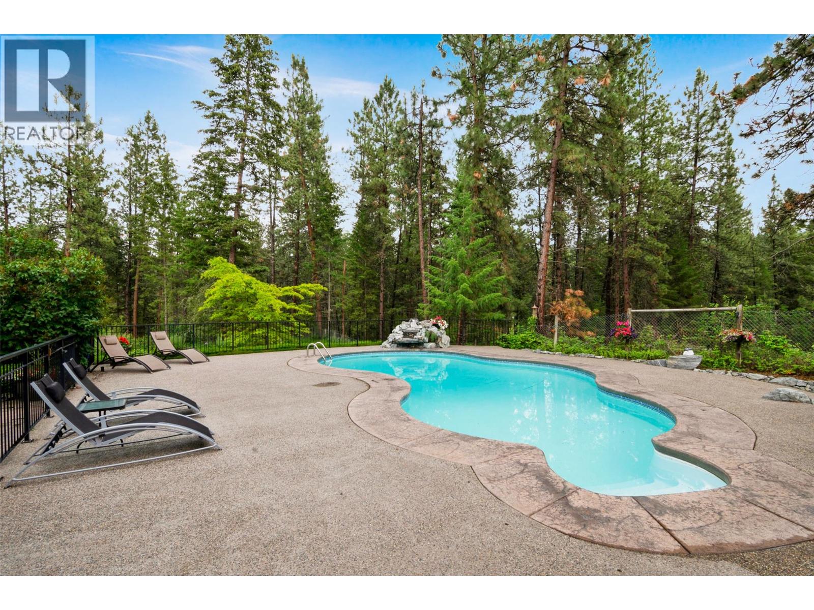 Photo 9 of 4163 Mahonia Drive S, Kelowna BC