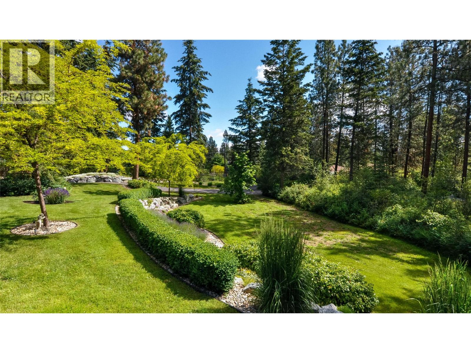 Photo 10 of 4163 Mahonia Drive S, Kelowna BC