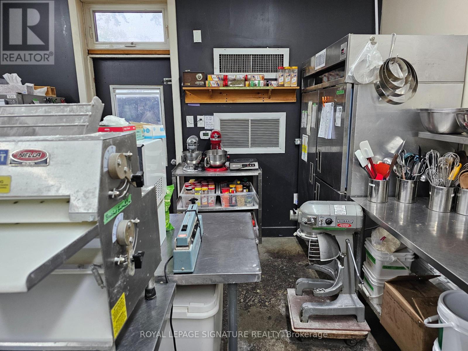 Photo 16 of 3469 Lake Shore Boulevard W, Toronto ON