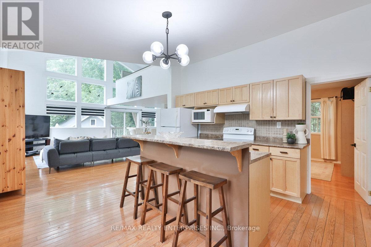 Photo 14 of 708 Montbeck Crescent, Mississauga ON