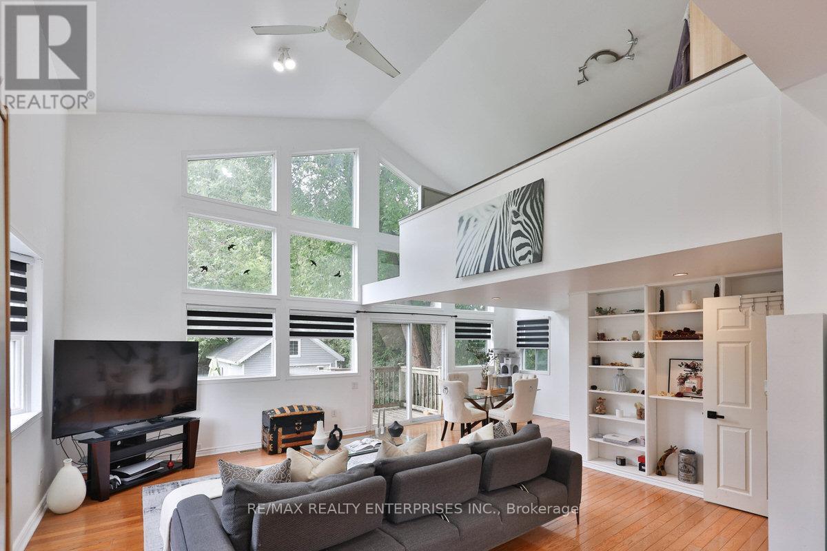 Photo 16 of 708 Montbeck Crescent, Mississauga ON