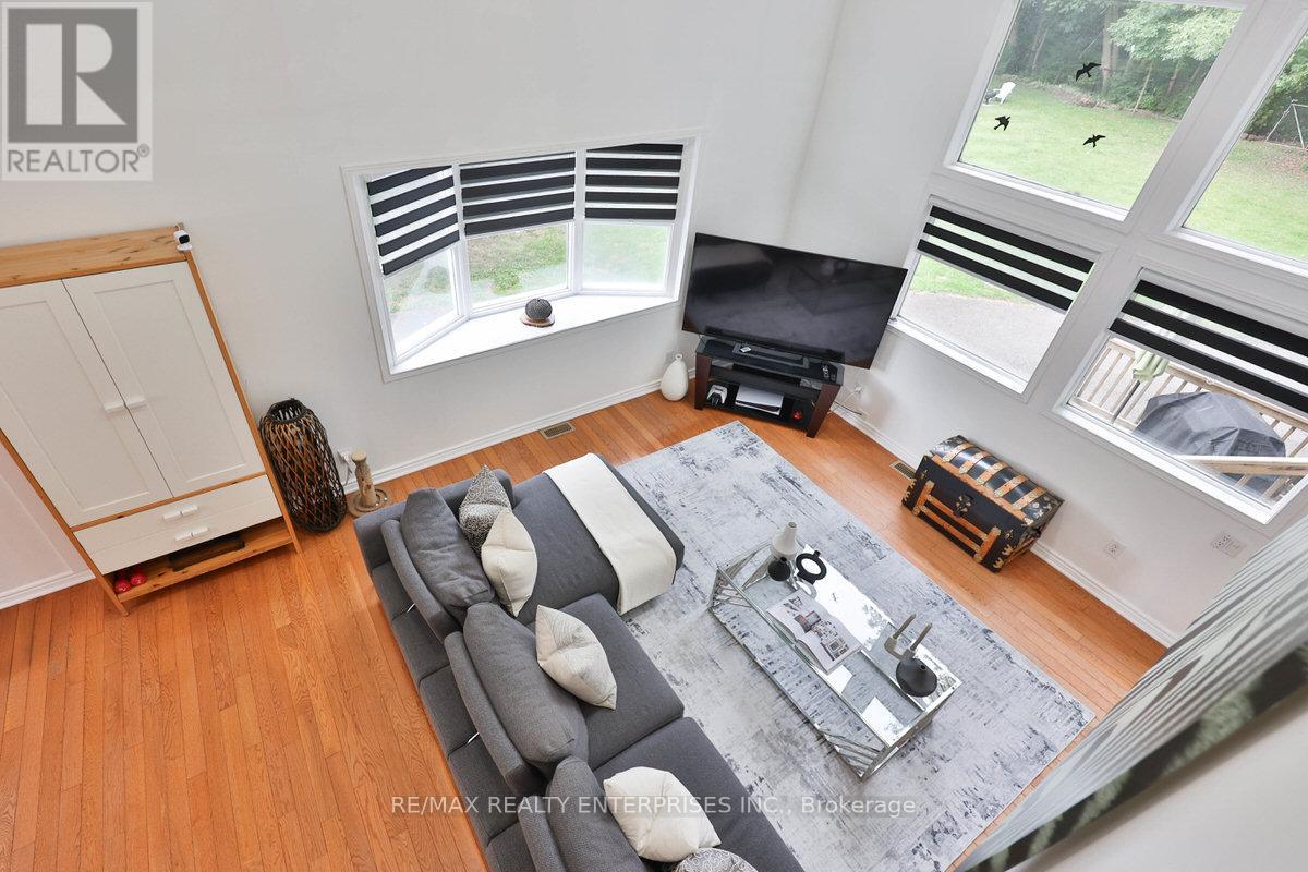 Photo 24 of 708 Montbeck Crescent, Mississauga ON