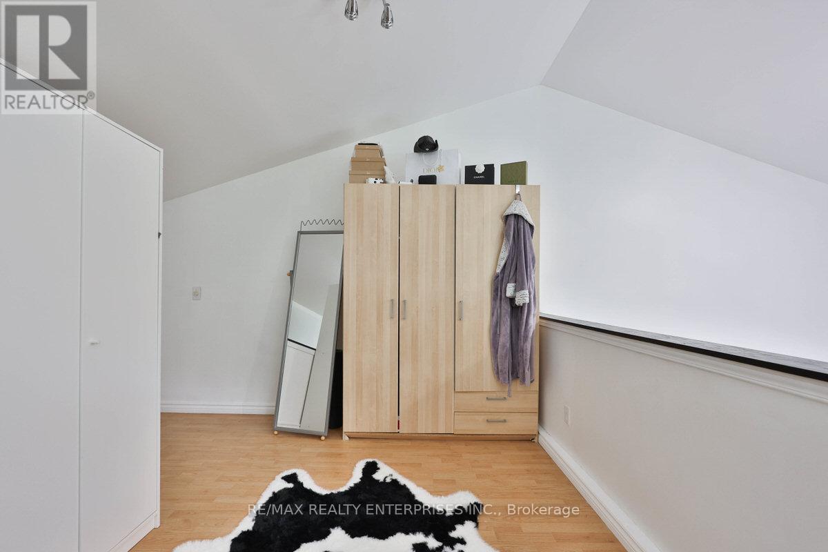 Photo 29 of 708 Montbeck Crescent, Mississauga ON