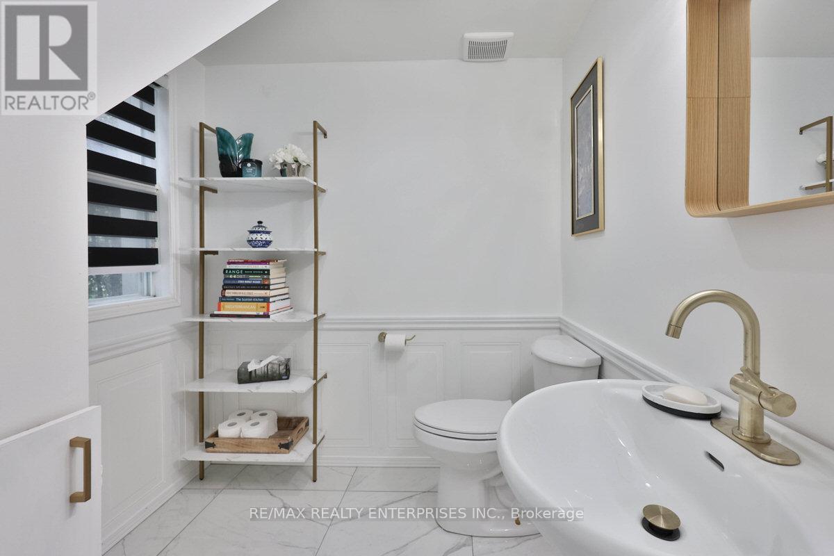 Photo 30 of 708 Montbeck Crescent, Mississauga ON