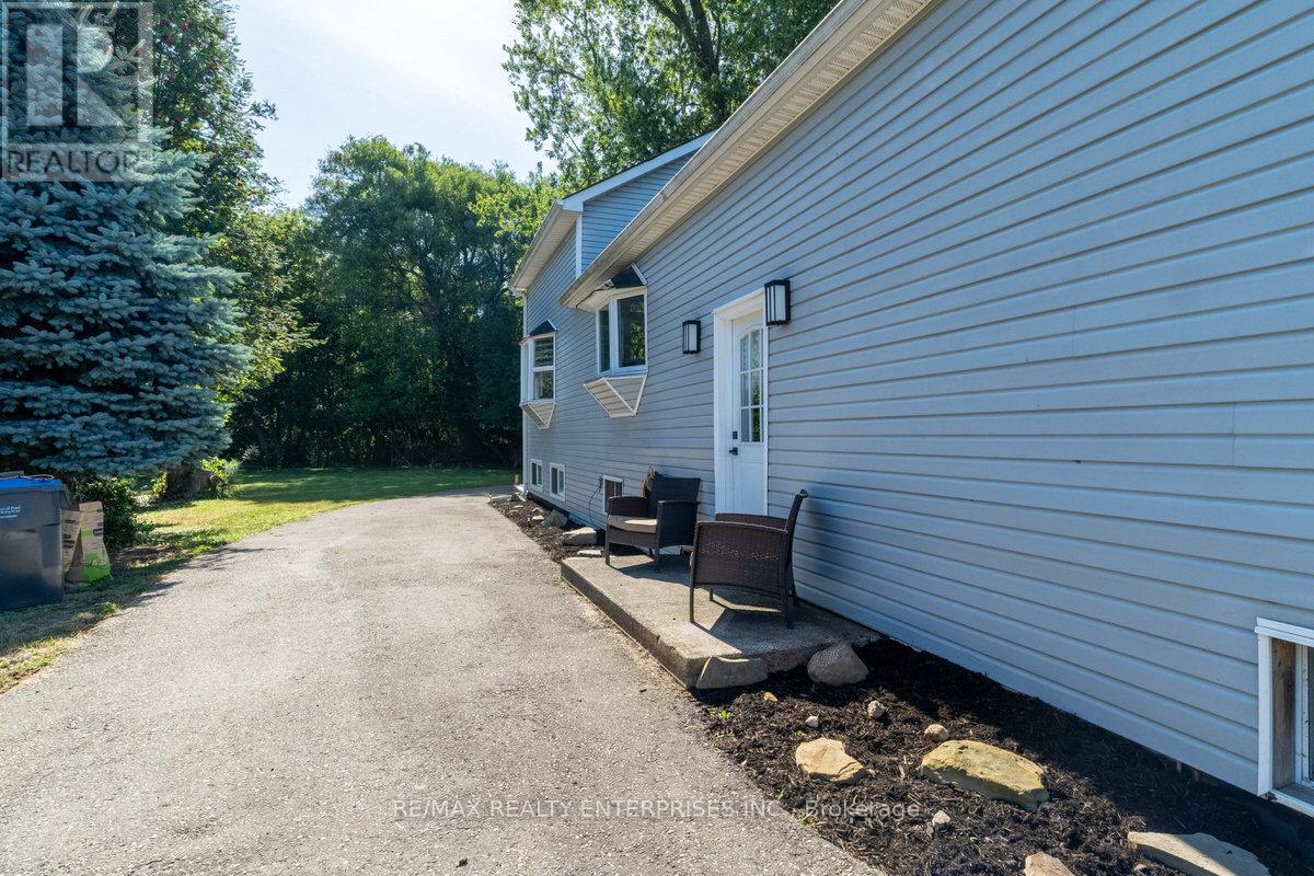 Photo 32 of 708 Montbeck Crescent, Mississauga ON