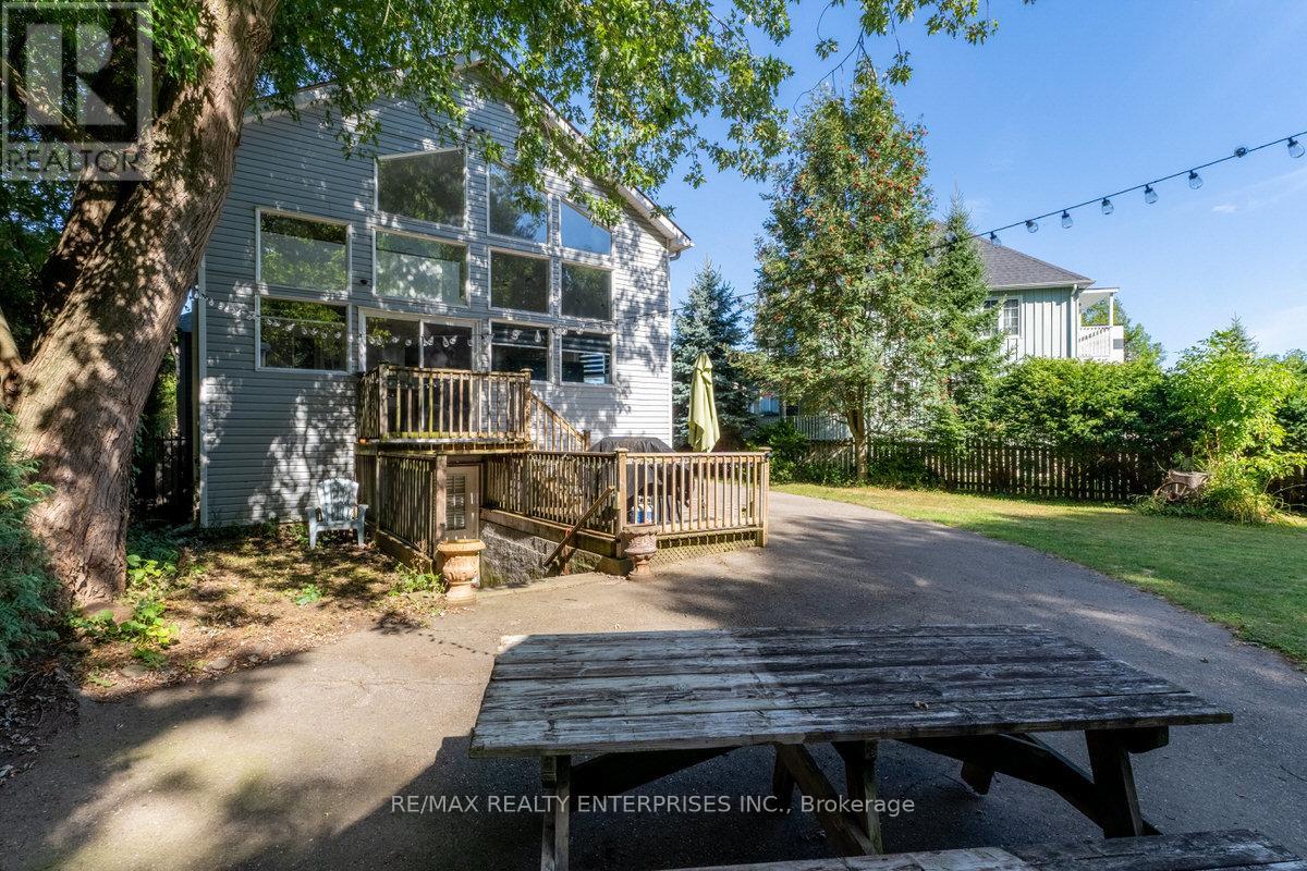 Photo 35 of 708 Montbeck Crescent, Mississauga ON