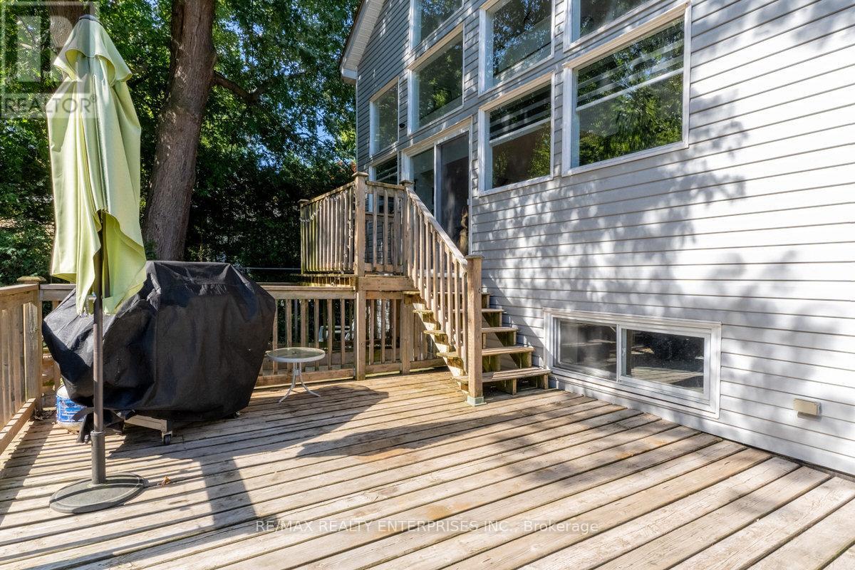 Photo 36 of 708 Montbeck Crescent, Mississauga ON