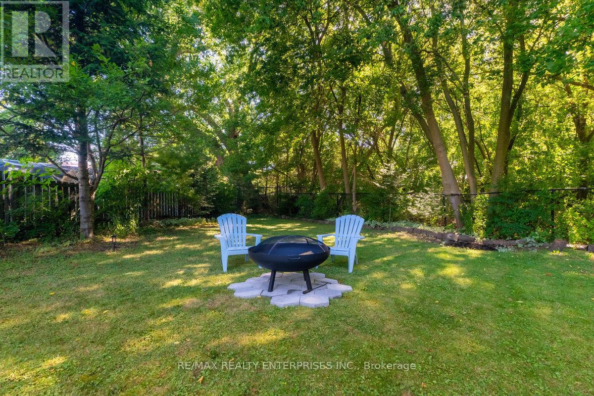 Photo 43 of 708 Montbeck Crescent, Mississauga ON