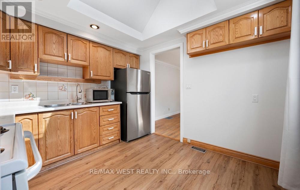 Photo 12 of 6 Robindale Avenue, Toronto ON