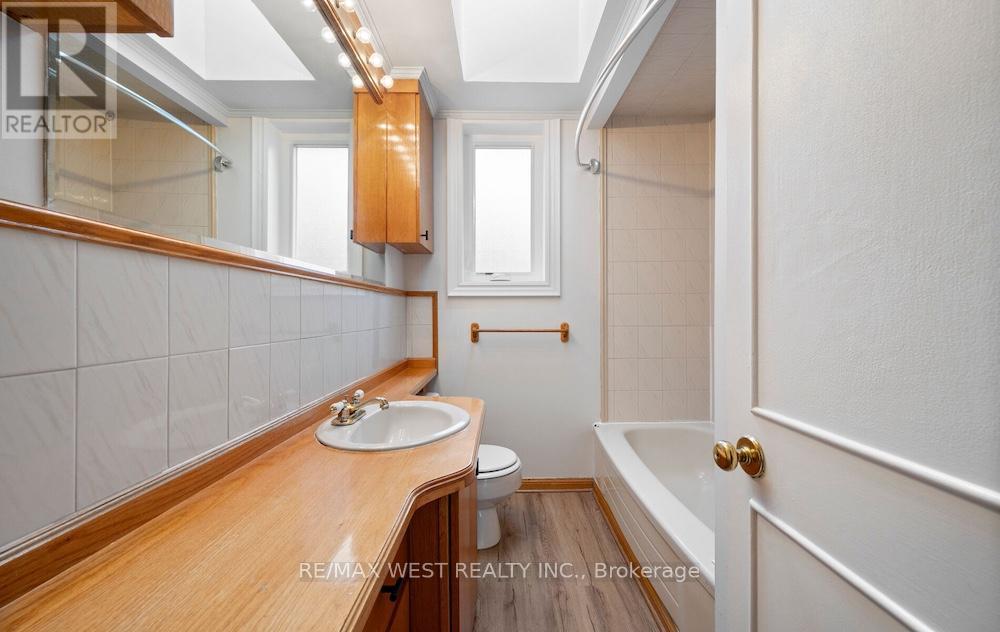 Photo 22 of 6 Robindale Avenue, Toronto ON