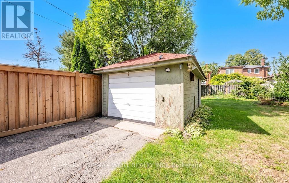Photo 34 of 6 Robindale Avenue, Toronto ON