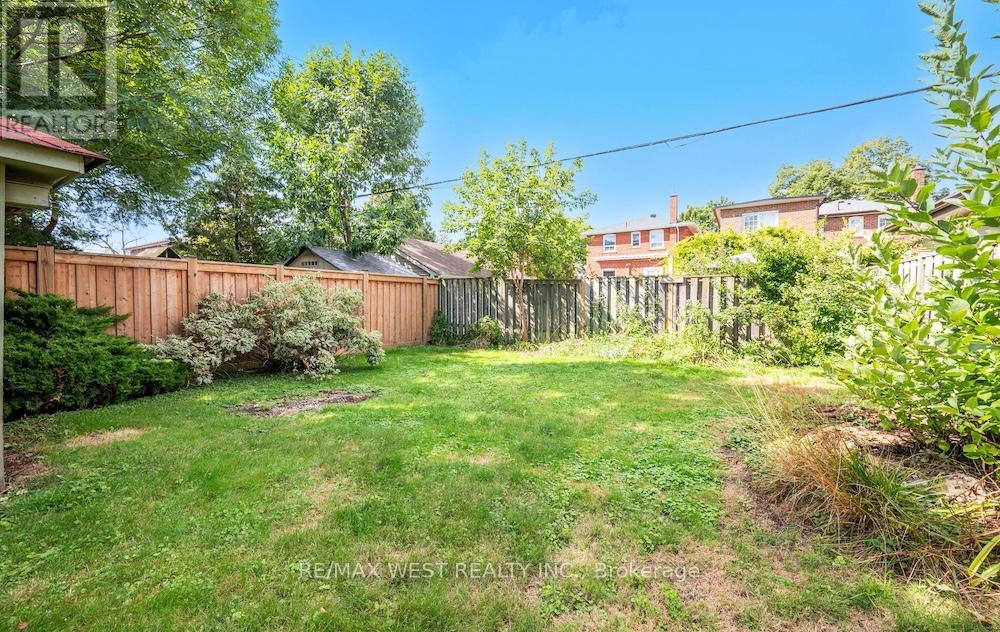 Photo 36 of 6 Robindale Avenue, Toronto ON