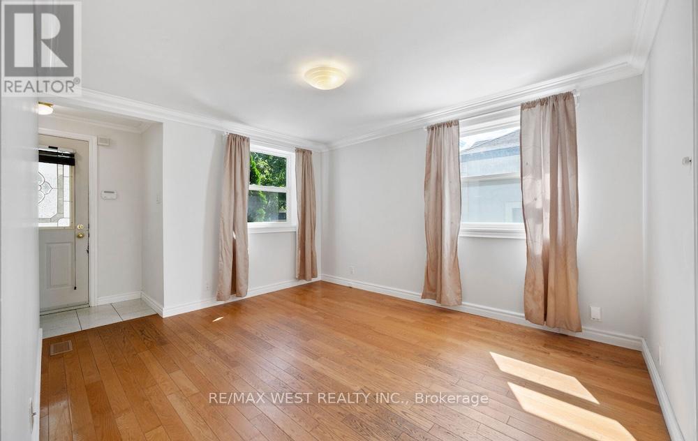 Photo 8 of 6 Robindale Avenue, Toronto ON